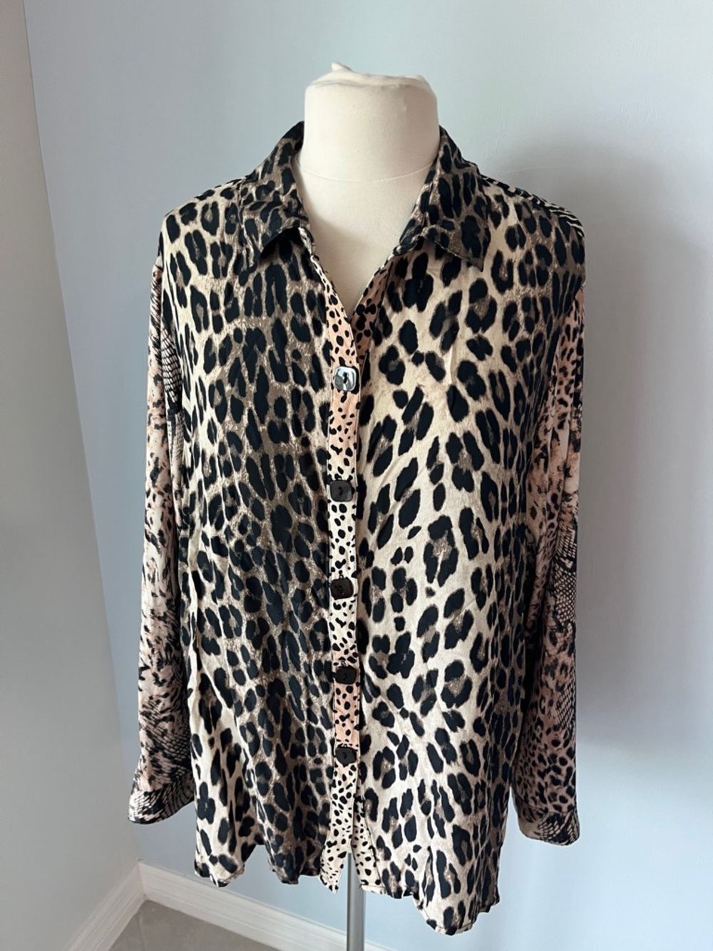John Mark Blouse - Picture 2 of 6
